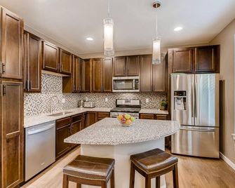 Stunning 4Br Townhome, Amazing Location - Lone Tree - Kitchen