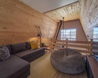 The Cabin on Main St., A Quiet Getaway with whole family, History. Pet friendly. - Spring City - Sala de estar