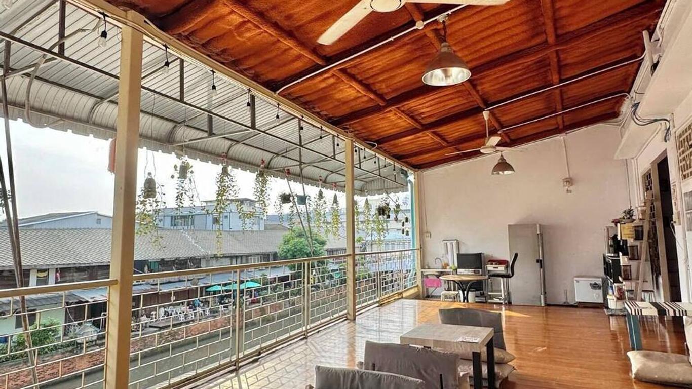 Baan Nampetch Hostel