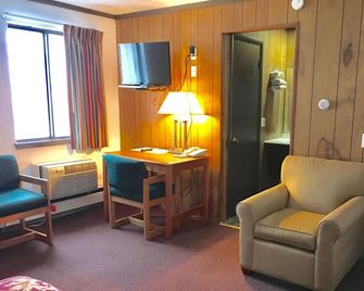 Granada Inn Motel - Kalkaska - Huiskamer