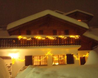 Cozy chalet, lovingly furnished in a sunny location with a dream view - Sion - Bâtiment