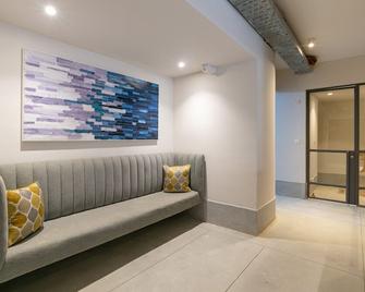 Kozi Suites Nairobi Airport - Nairobi