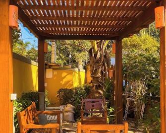 Recanto das Tiribas - איליאבלה - פטיו