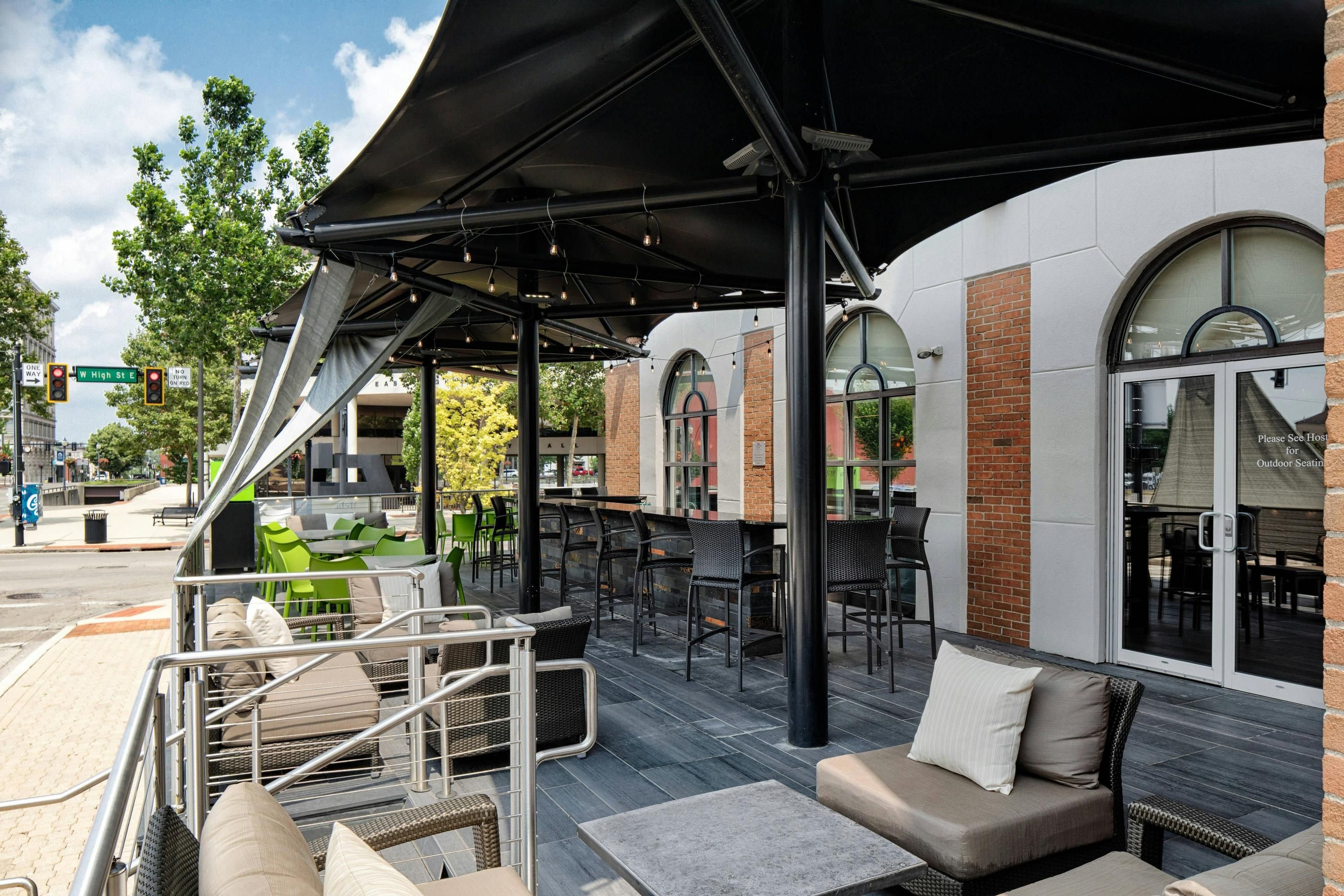 Courtyard by Marriott Springfield Downtown - Springfield - Innenhof