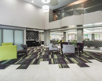La Quinta Inn & Suites by Wyndham Clearwater South - Clearwater - Lobby