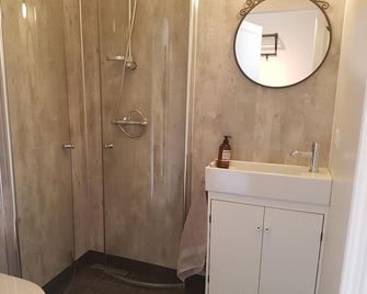 Bólstaðarhlíð Guesthouse - Bolstadarhlid - Baño
