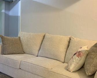 Have A Grand Time On Grand! Family-Friendly House W/ Privacy, Space, & Location! - Port Washington - Sala de estar