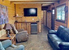 Lakeside lodging, fishing and recreation. - Panguitch - Living room