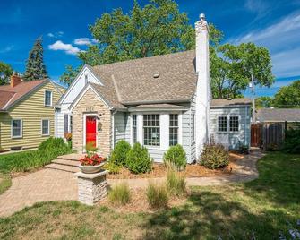 Shoreline Villa - Robbinsdale - Edificio