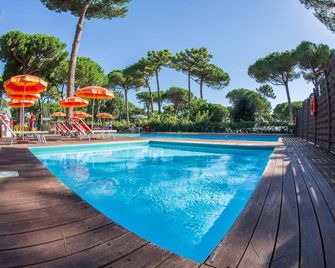 كلوب ديل سولي ريفافيردي إيزي كامبينج فيليدج - رافينا - حوض السباحة