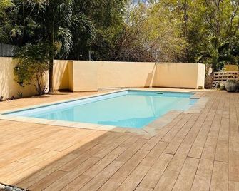 Charming 3-bedroom apartment in Tamarin with AC, WiFi and Swimming Pool - Tamarin - Piscine