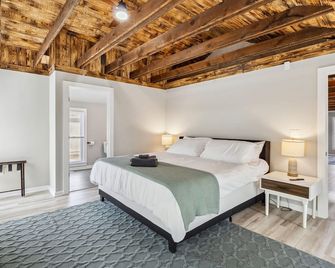 Spacious Home with Game Room - 9 mins from Cedar Point - Sandusky - Bedroom