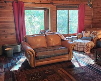 Spacious 4-bedroom house in charming Quincy with AC, WiFi - Quincy