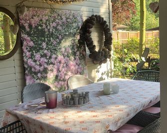 Luxury Chalet For Max 5 Pers. In The Middle Of The Limburg Forest - Zutendaal - Patio