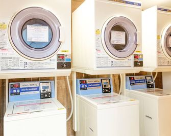 Toyoko Inn Yokohama Sakuragicho - Yokohama - Laundry facility