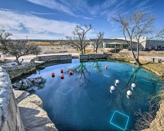 Charming Santa Rosa Home w/ Mountain Views & Porch - Santa Rosa - Uima-allas