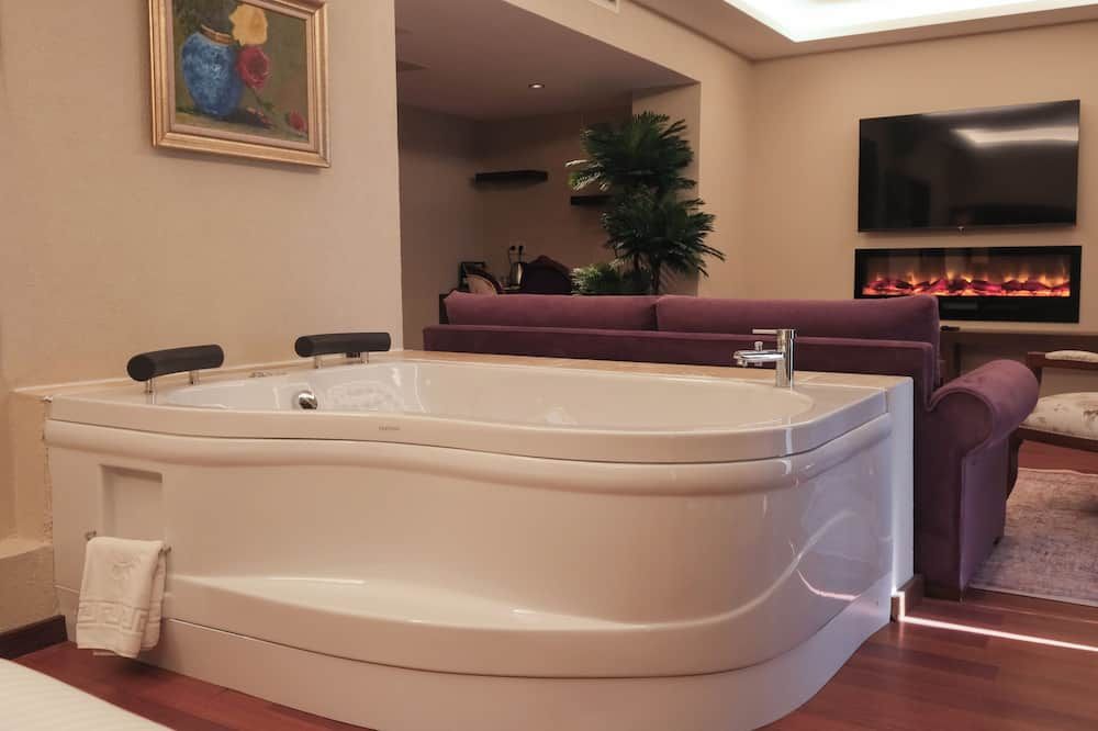 Phellos Suites Boutique Hotel - שילה