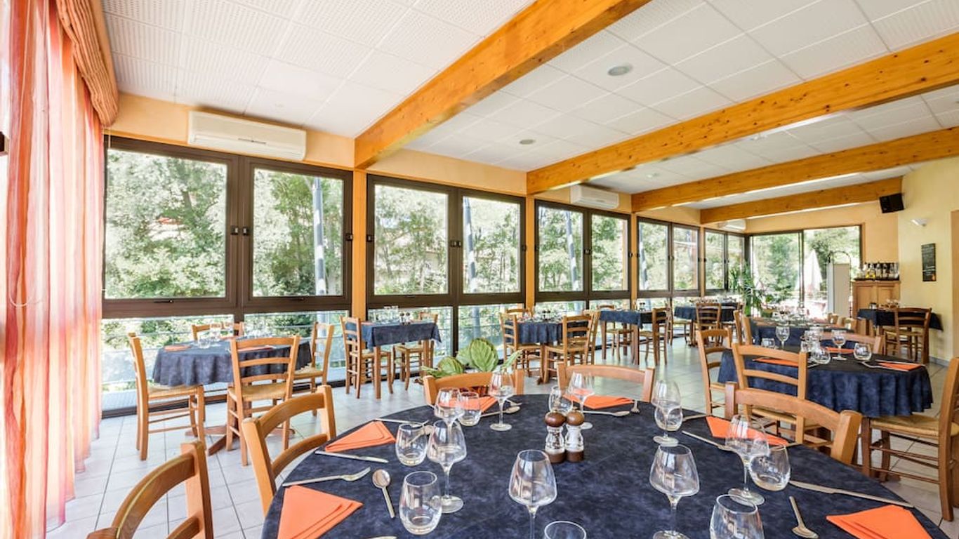 Logis Hotel Restaurant Auberge Les Rives de l'Arzon