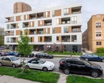 East Side Luxury 1BR Apt - Near Brady St with Balcony and Lounge - Milwaukee - Bâtiment