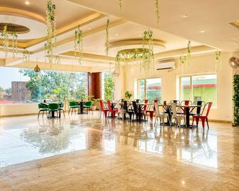 Four Seasons R - Vikāsnagar - Lobby