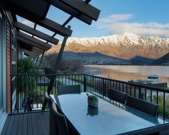 Marina Apartments - Element Escapes - Queenstown - Balcón