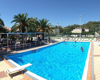 Residence La Giungla - Falerna - Zwembad