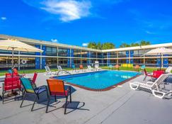 Econo Lodge Cave City - Cave City - Pool