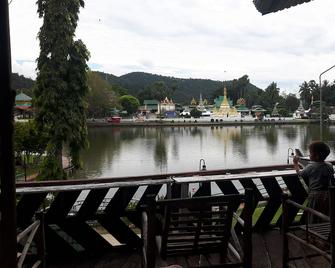 The Like View Guesthouse - Mae Hong Son - Patio