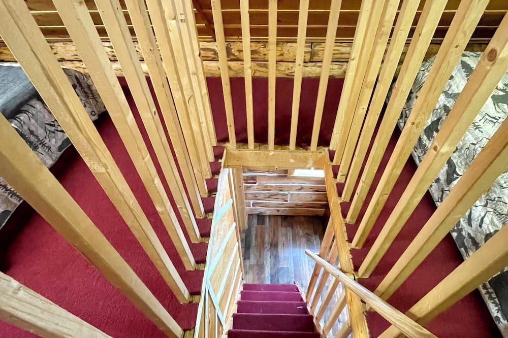 Peaceful Cabin with WiFi & Reindeer Enclosure in Delta Junction - Cabin 6 - Delta Junction - Stairs