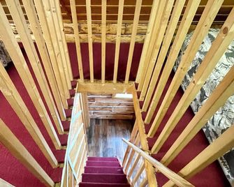 Peaceful Cabin with WiFi & Reindeer Enclosure in Delta Junction - Cabin 6 - Delta Junction - Stairs