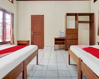 Hotel O 90596 Hotel Griya Astoeti - Bogor - Habitación