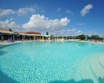 Hotel Club & Village Cala Fiorita - Aggius - Pool