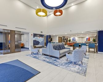 Holiday Inn Express & Suites Raleigh West - Lenovo Center by IHG - Raleigh - Vestíbul