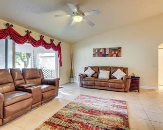 3 Mi to Aquatic Center Family Home in North Port! - 北港 - 客廳