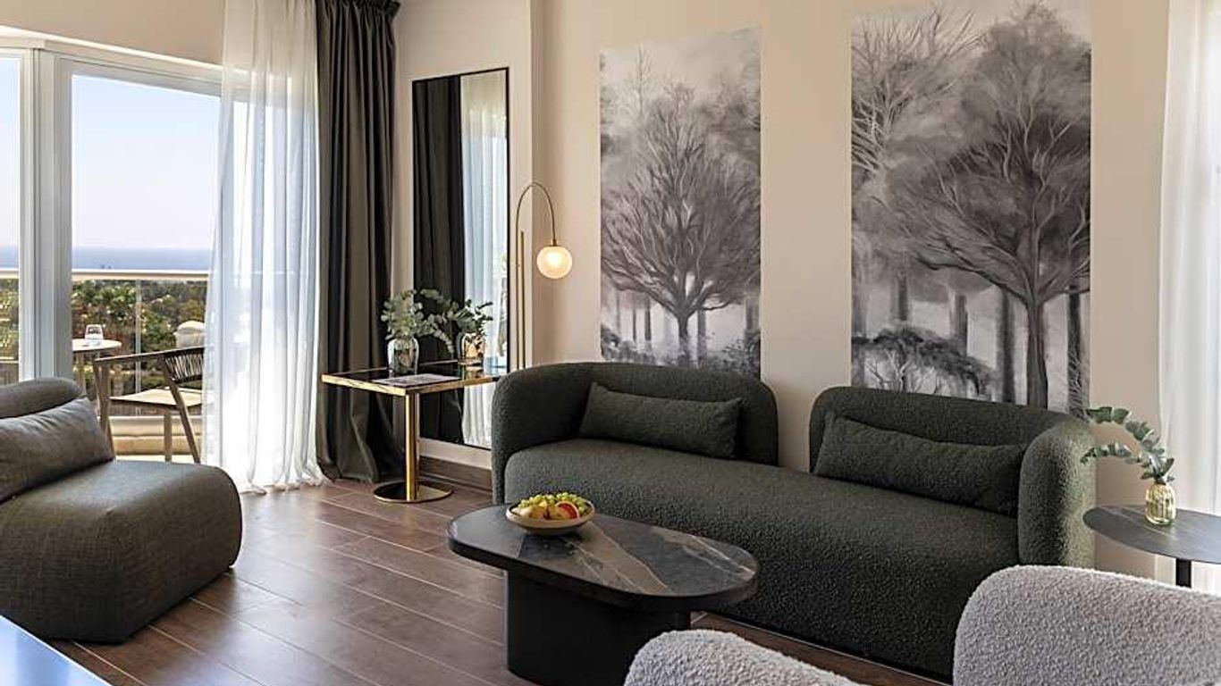 Crown Resorts Horizon Hotel