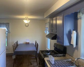 Quiet Country Apartment on a dead end road! - Newark - Salle à manger