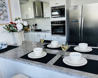 Modern Upstairs Apartment in Dunedin Central - Dunedin - Dining room