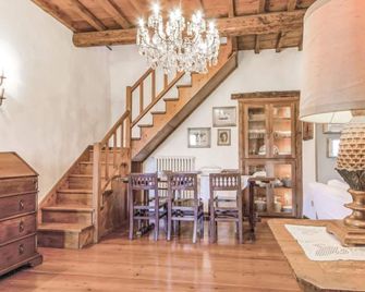 Country House / Farm House In Rignano Sull'arno With 3 Bedrooms Sleeps 6 - Rignano sull'Arno - Essbereich