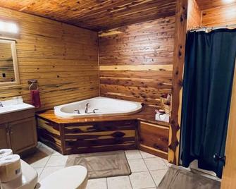 The Presidential Barndominium in the Stable at Bear Mountain - Eureka Springs - Bathroom