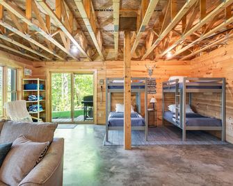 Family Cabin with all the views on Big Sandy - McGregor - Bedroom