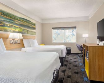 Days Inn by Wyndham Kansas City International Airport - קנזס סיטי - חדר שינה