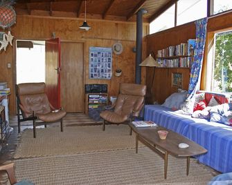 Wonderful hideaway! Absolute beach front bliss! - Waipukurau - Living room