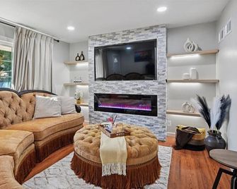 Modern Family Fun House - Leavenworth - Wohnzimmer
