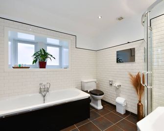 The Townhouse - Ayr - Baño