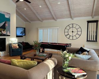 Villa Ticino wine country vineyard estate - pool, spa, bocce + walk to wineries - Kenwood - Sala de estar