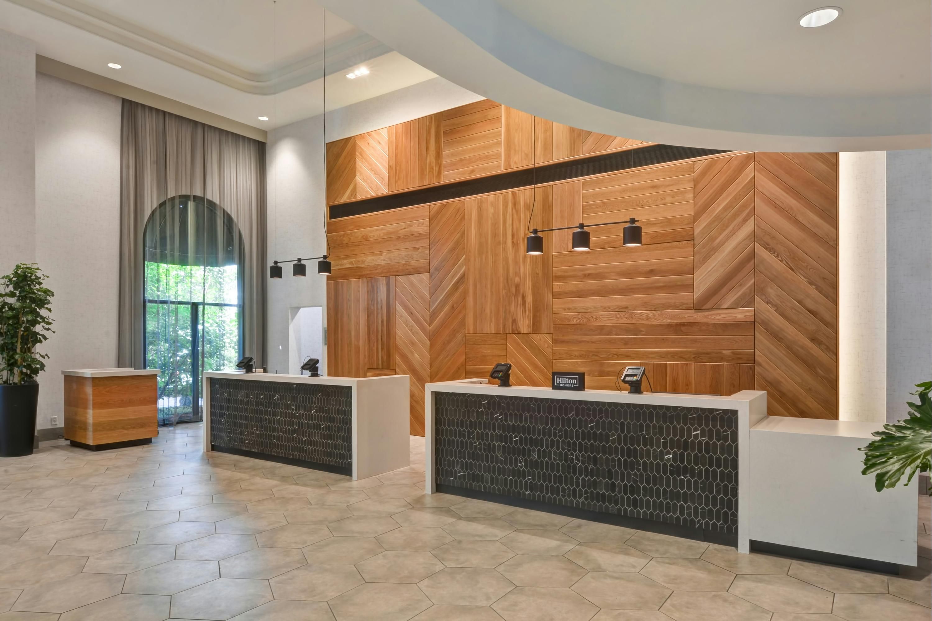 Embassy Suites by Hilton Minneapolis Airport - Bloomington - Front desk