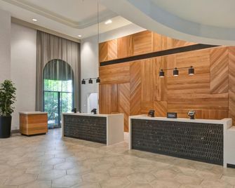 Embassy Suites by Hilton Minneapolis Airport - Bloomington - Front desk