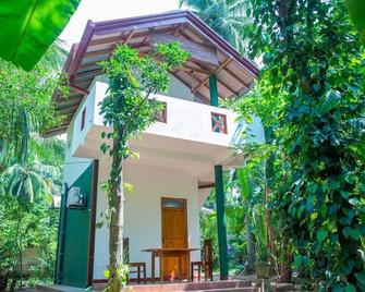 Gaya Family Resort - Udawalawa - Building