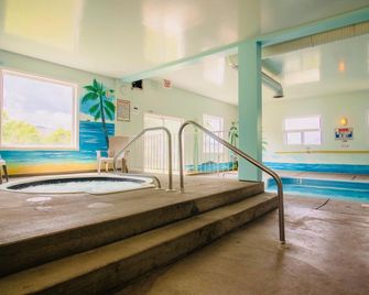 Country View Motor Inn - Kamloops - Pool