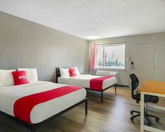 OYO Hotel Petersburg Va I-95 & E Washington St - Petersburg - Bedroom